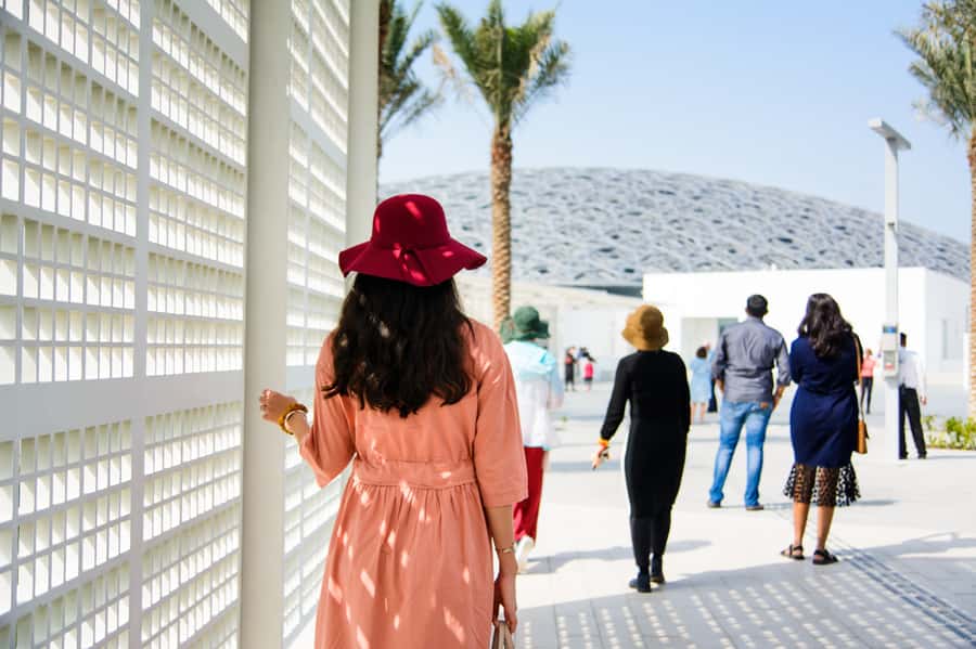 From Dubai: Abu Dhabi Grand Mosque & Louvre Museum Full-Day - Lunch and the rhythm of the day