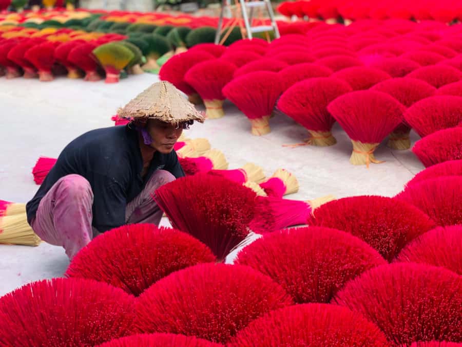 From Hanoi: Incense Village, Conical Hat and HaThai Art Tour - Ha Thai and the lacquer painting session