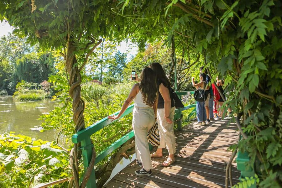 From Paris: Monet Impressionism Tour to Giverny by Minibus - A short walk through Giverny village