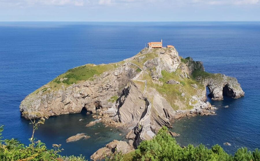 From San Sebastian: Bilbao, Guggenheim & Dragonstone Tour - Who should book this day trip?