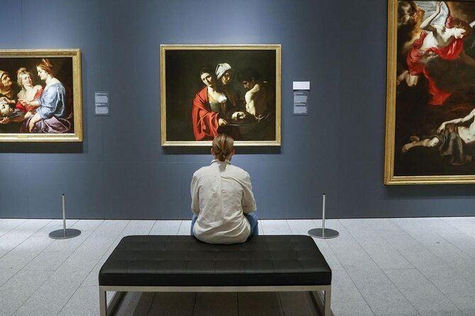 Gallery of the Royal Collections with option to visit the Royal Palace - The Royal Palace option changes the value