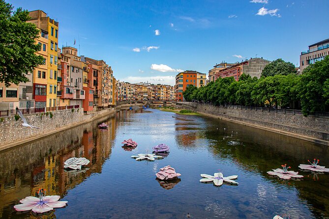 Girona, Figueres, Dalí and Cadaqués Museum from Barcelona - Girona: medieval lanes and the Onyar River