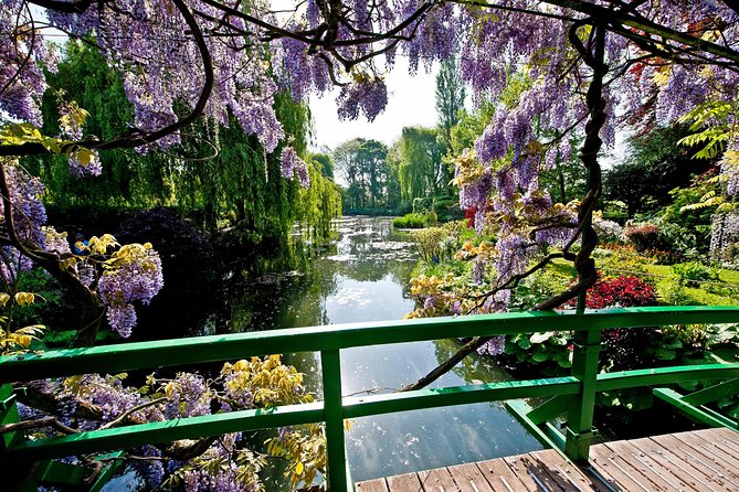 Giverny & Auvers sur Oise Private Day Trip with Monet & Van Gogh Tour from Paris - A short stop at Giverny’s Romanesque church