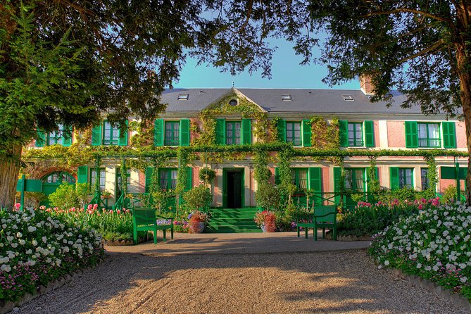 Giverny & Auvers sur Oise Private Day Trip with Monet & Van Gogh Tour from Paris - Giverny begins with Monet’s house and garden