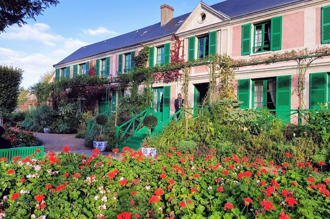 Giverny Auvers Van Gogh Private Guided Day Tour from Paris - The value of a private guide