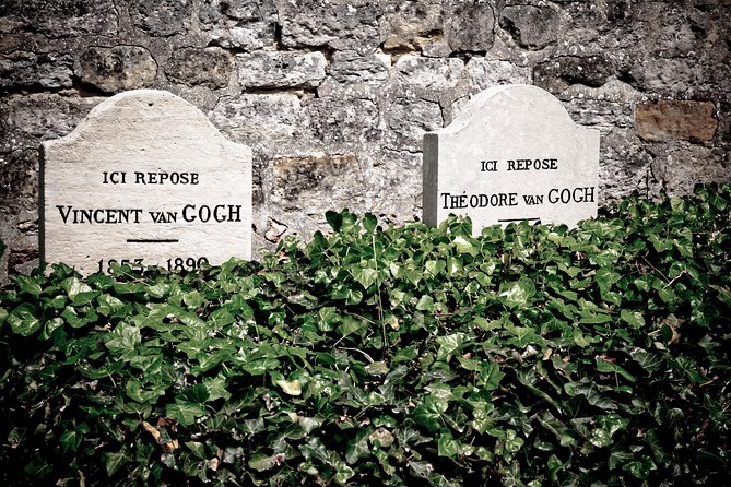 Giverny Monet's Garden & Auvers-sur-Oise with Van Gogh House Full Day From Paris - Lunch and free time in Auvers-sur-Oise