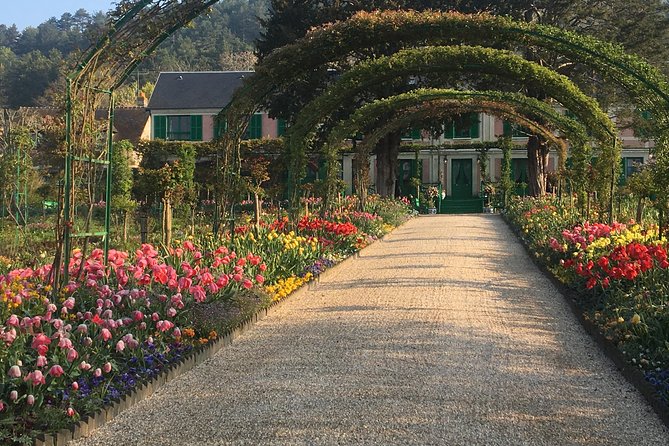 Giverny Private Trip with Monet's House, Gardens & Impressionism Museum - Entering Monet’s Giverny garden