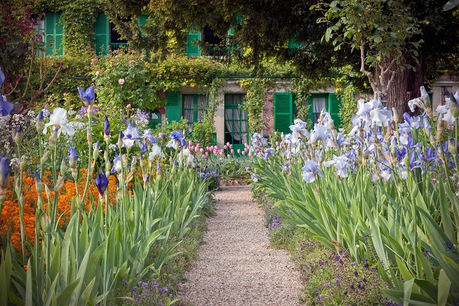 Giverny Private Trip with Monet's House, Gardens & Impressionism Museum - The water garden and Monet’s famous green bridge