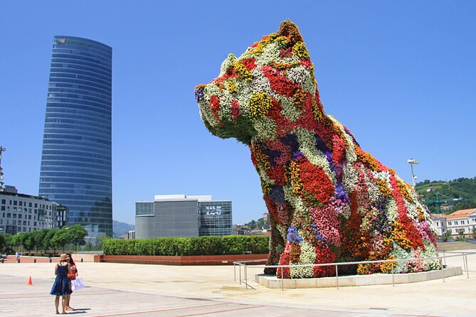 Guggenheim Bilbao Museum Private Tour - Meeting Frank Gehy outside the museum