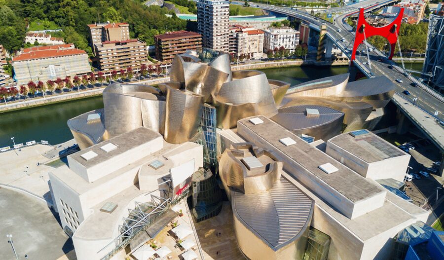 Guggenheim Museum Bilbao Private Tour with Official Guide - Meeting at the Guggenheim’s community desk