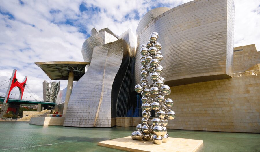 Guggenheim Museum Bilbao Private Tour with Official Guide - Finding a path through modern and contemporary art