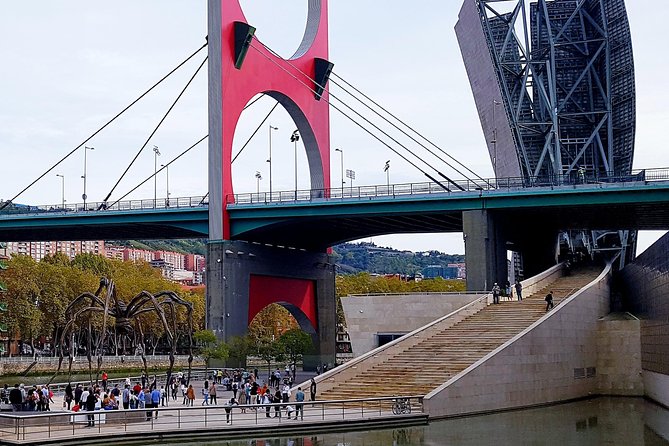 Guided tour of the Guggenheim Museum Bilbao in Spanish - Starting at Mazarredo Zumarkalea