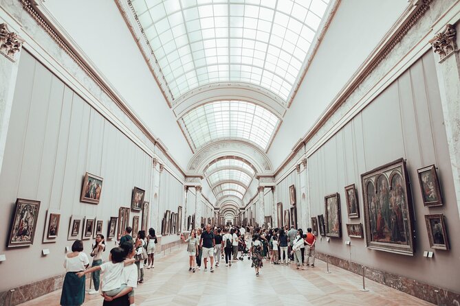 Guided tour of the Louvre Museum with tickets included - Ancient Egypt and Greece in one route