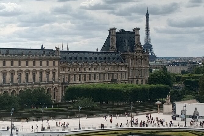 Guided tour of the Louvre Museum with tickets included - Beneath the Louvre: the medieval walls