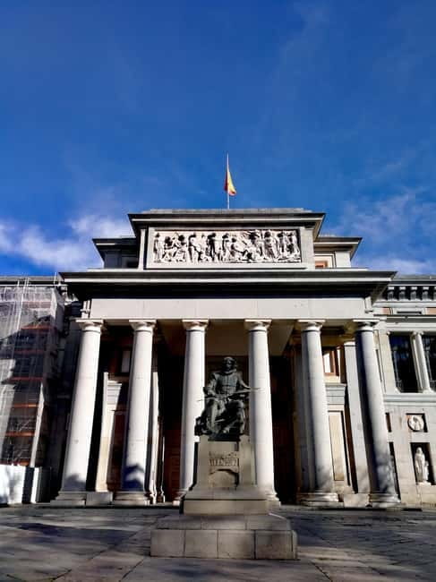 Guided tour of the Prado Museum in French - Meeting Under Goya’s Monument