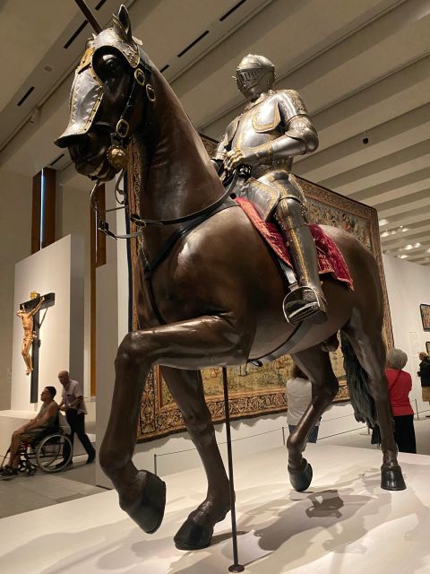 Guided Tour of The Royal Collections Gallery - A sensible companion to the Royal Palace