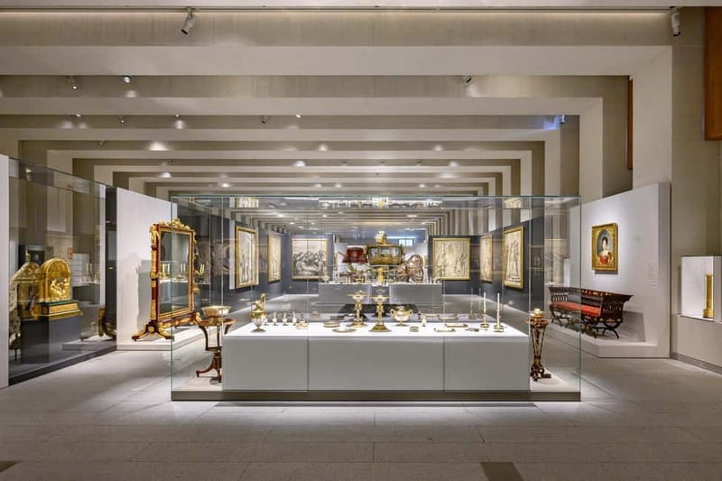 Guided Tour of The Royal Collections Gallery - Meeting your guide at the gallery entrance