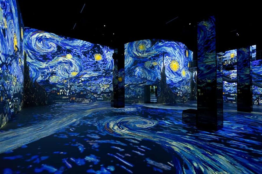 Hamburg: Port des Lumières Vermeer & Van Gogh - Vermeer, Rembrandt, and Van Gogh on giant walls