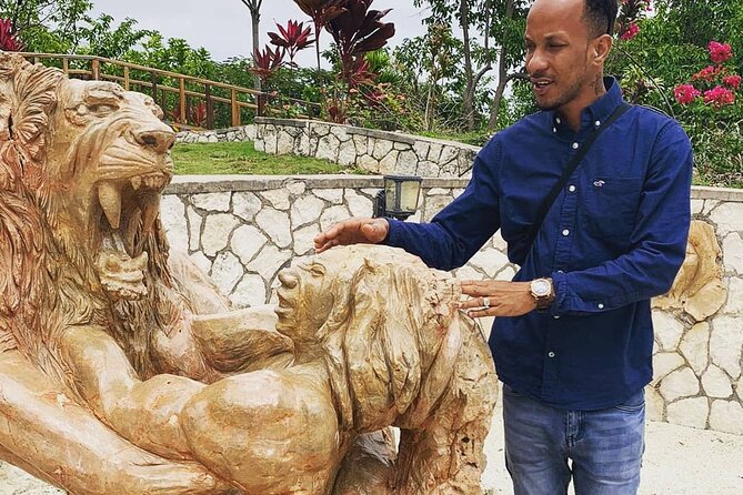 Jamaica Giants sculpture park, art galleries - The Bottom Vintage House Gallery