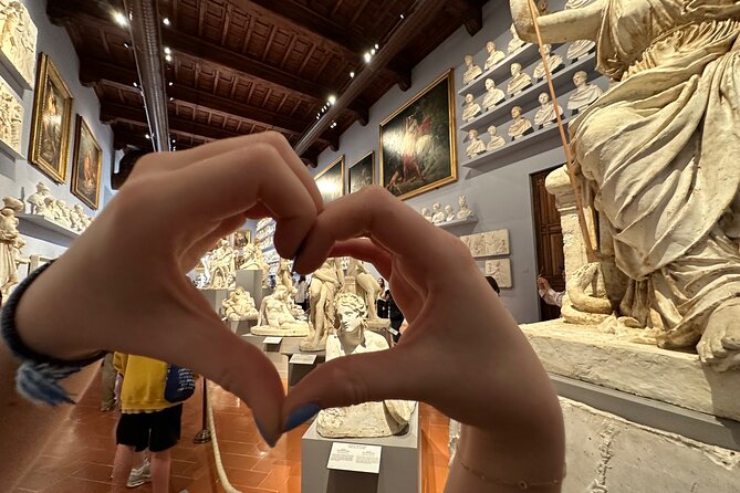 Kid-friendly Michelangelo Tour with David and Accademia Gallery - A quick greeting with Porcellino
