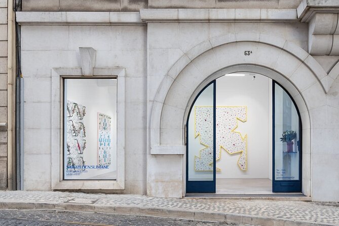 Lisbon Contemporary Art Gallery Tour - Starting with wine or coffee in Estrela Park