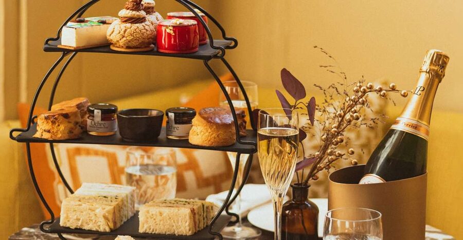 London: National Gallery Guided Tour and Afternoon Tea - Meeting your guide inside the Sainsbury Wing