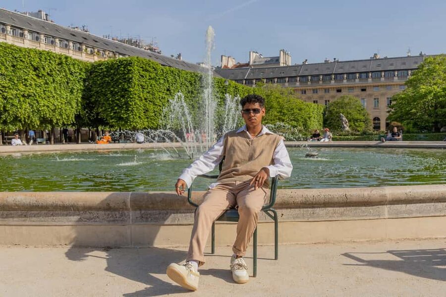 Louvre area photo shoot by Paris photographer - What the photographer adds