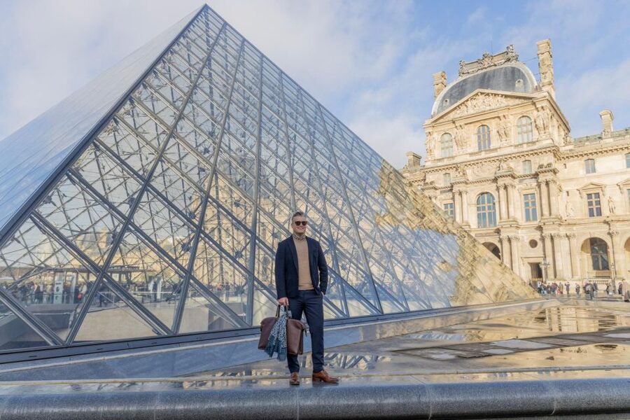 Louvre area photo shoot by Paris photographer - Who should book this experience?