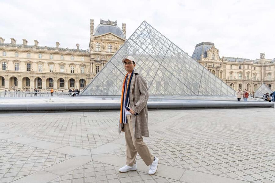 Louvre area photo shoot by Paris photographer - How to prepare for the 25 minutes