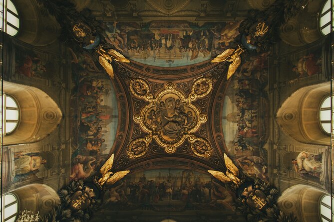 Louvre Art and Mysteries: Guided Experience for 6-people Max - A guide who leaves room for questions
