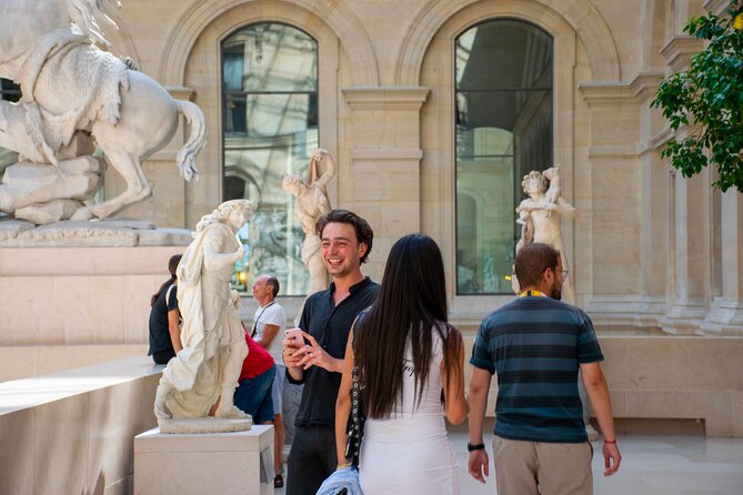 Louvre Exclusive Tour – Private Guide & Hotel Pickup in Paris - Meeting your guide and riding to the Louvre