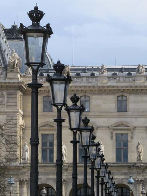 Louvre Guided Tour: Masterpieces - The Louvre’s Glass, Iron, and Palace Setting