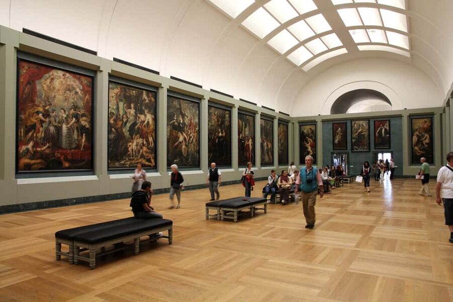 Louvre Guided Treasure Hunt for Families and Kids - Who should book this experience