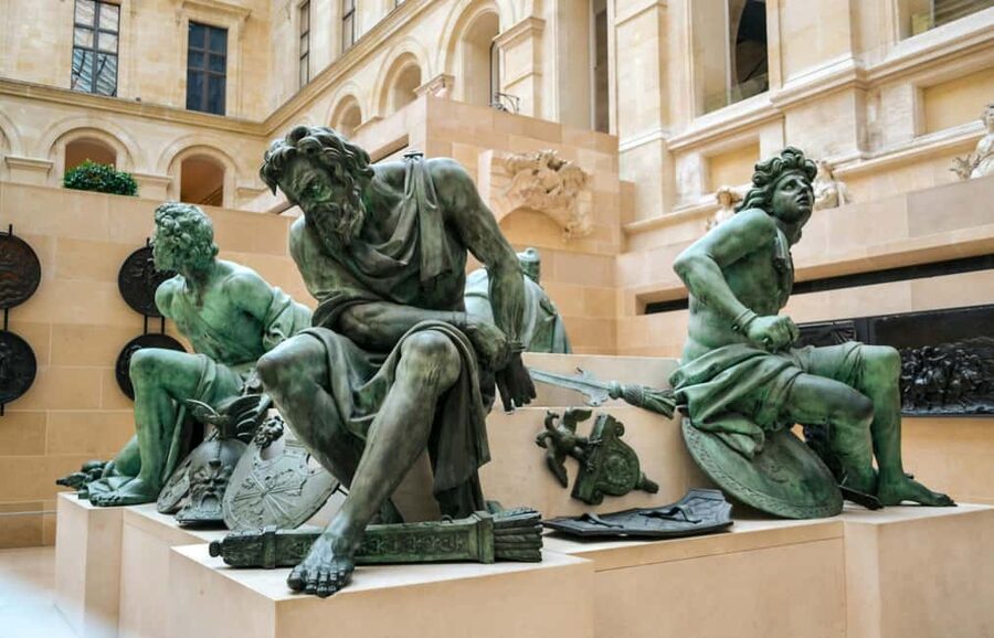 Louvre Highlights Guided Tour with Reserved Entry - Reserved entry, with one important limit