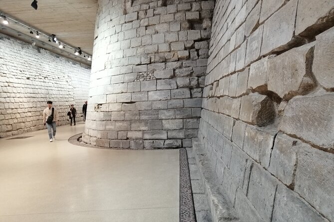 Louvre Highlights Tour for Kids Ticket Included - A child-friendly route through Louvre history