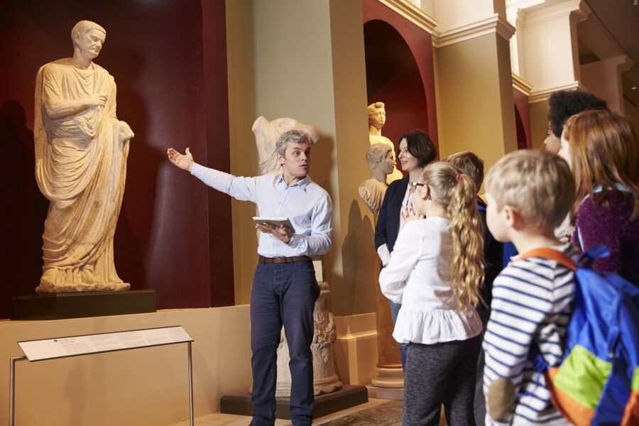 Louvre Masterpieces Private Guided Tour with Reserved Access - Descending to the Medieval Foundations