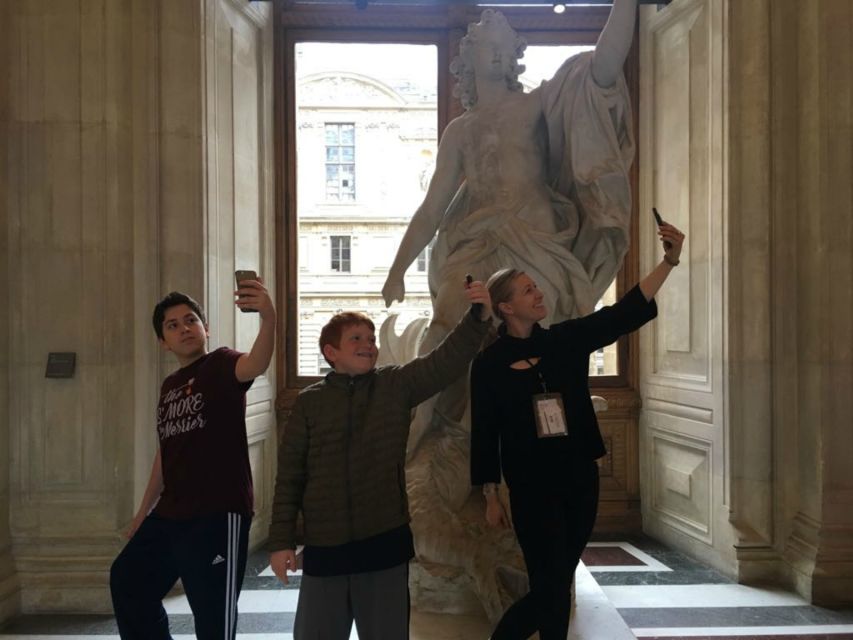 Louvre Museum Child-Friendly Private Tour for Families - Why the private format matters for families