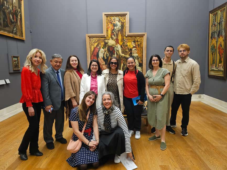 Louvre Museum (Essential) – 2-hour visit in Portuguese with a photo session - Key points to know before booking