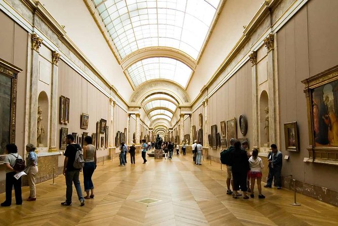Louvre Museum Guided Family Treasure Hunt - Winged Victory of Samothrace: art with drama