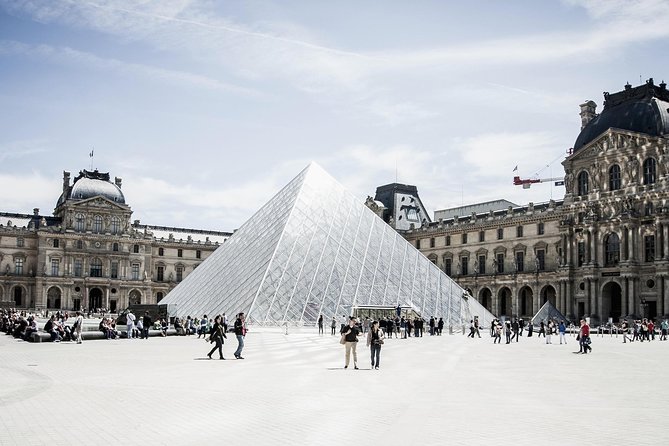 Louvre Museum Guided Tour Options with Timed Entry - The outdoor walk and the Cour Carrée