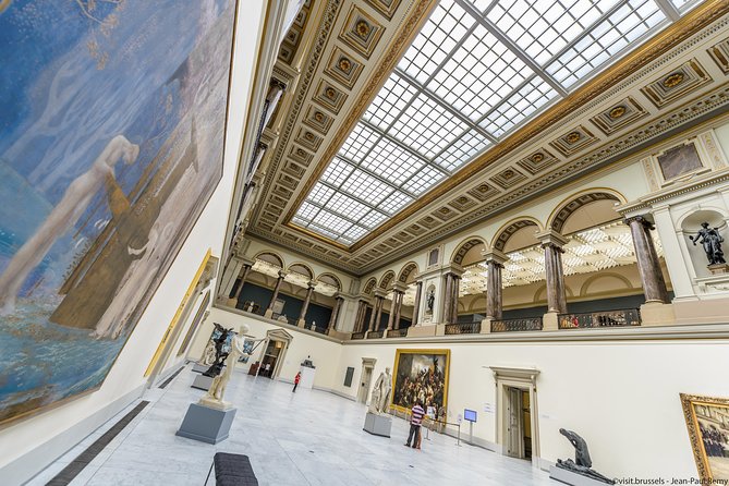 Louvre Museum Guided Tour with 1-Day Hop-On Hop-Off Bus Ticket - Place Vendôme and Place de la Concorde