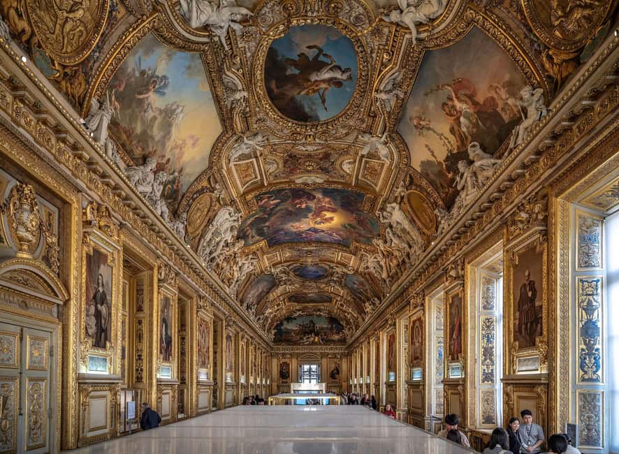 Louvre Museum Guided Tour - Priority entry and the first minutes inside