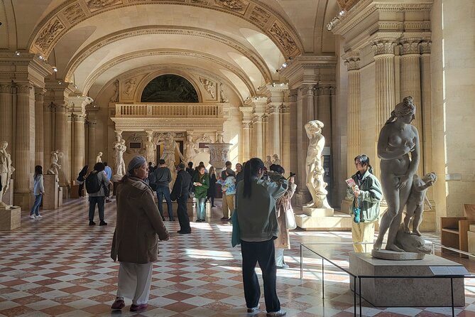 Louvre Museum Highlights Tour with Priority Access - How the guide affects the value