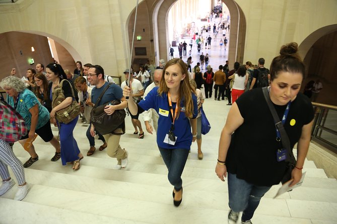 Louvre Museum Masterpieces Guided Tour with Access - Three hours inside a very large museum