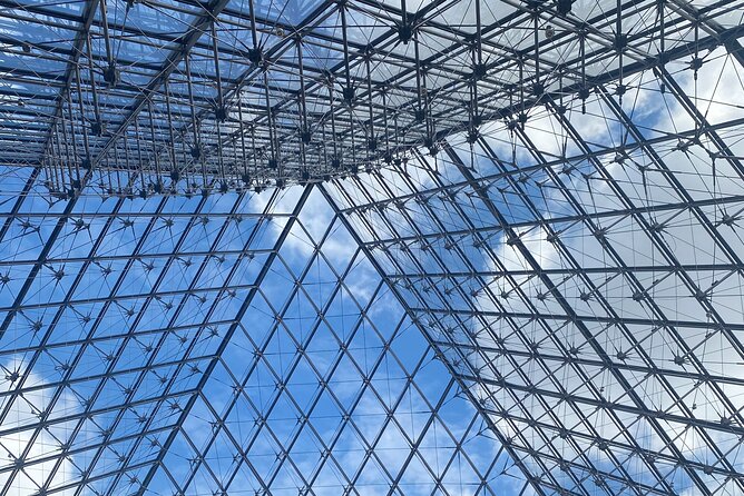 Louvre Museum Private Guided Tour - Guides who make the route work