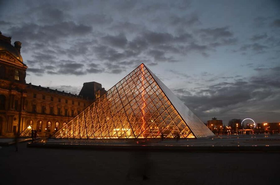 Louvre Museum Timed Entrance Ticket with Audio Guide - Why a timed Louvre ticket matters