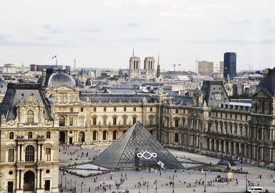 Louvre Museum Timed Entrance Ticket with Audio Guide - Arriving at the Louvre and finding your ticket
