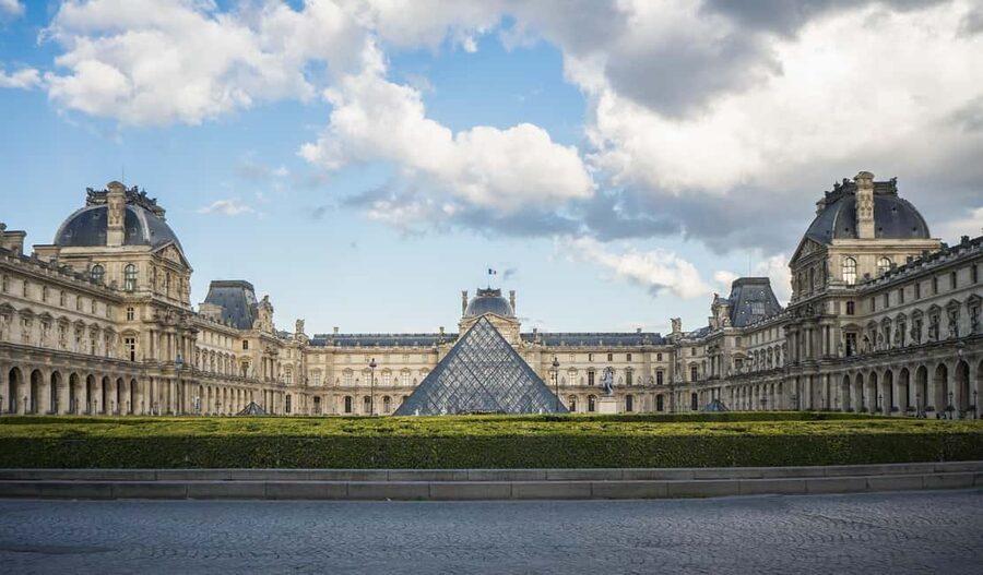 Louvre Museum Timed Entrance Ticket with Audio Guide - Seeing the Mona Lisa without losing the day