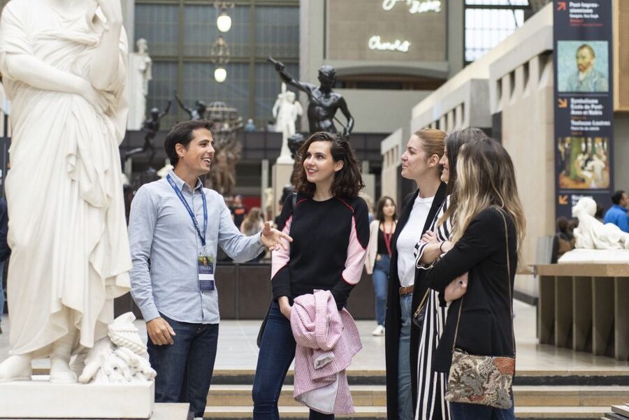 Louvre & Orsay Masterpieces - Guided Tour up to 6 guests 5h - The walk and lunch break between museums