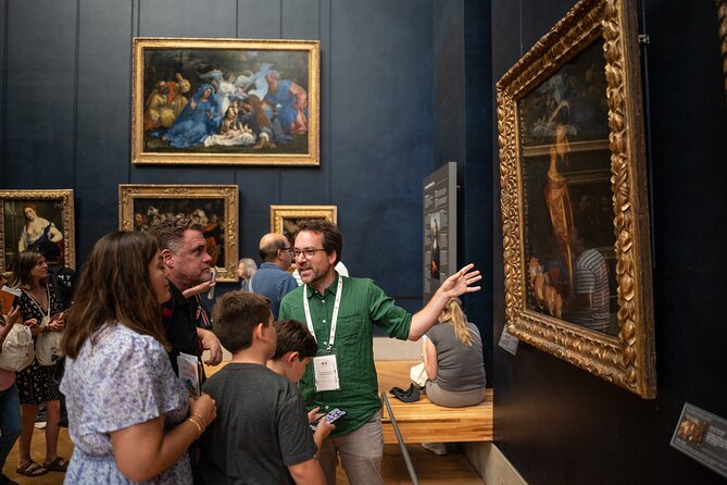 LOUVRE PRIVATE TOUR: Priority Access tickets & Local expert guide - A private route through 2.5 hours of art